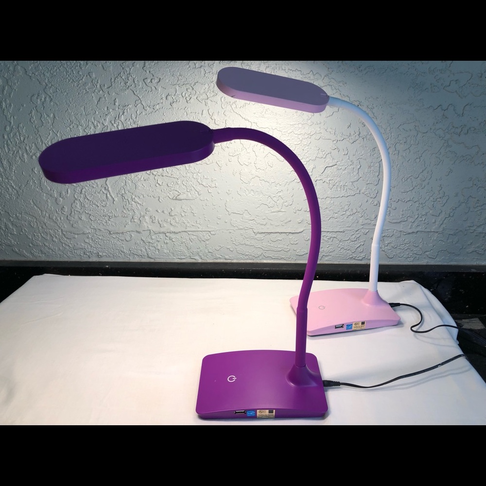 (1) IVY LED Desk Lamp w Built-in USB Charger - Picture 2 of 8